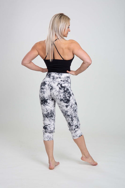 Jiiceet caprimittaan leikattuna. Kankaana ohut joustocollege